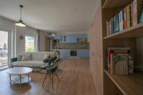Modern flat in Dafni, up to 5 prs-4 min from metro